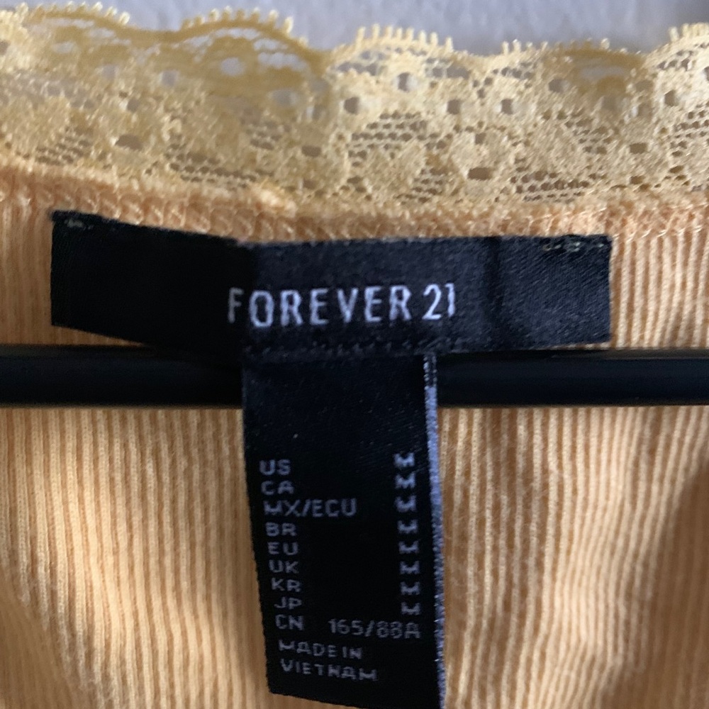yellow laced crop top 💛 - Picture 2 of 3